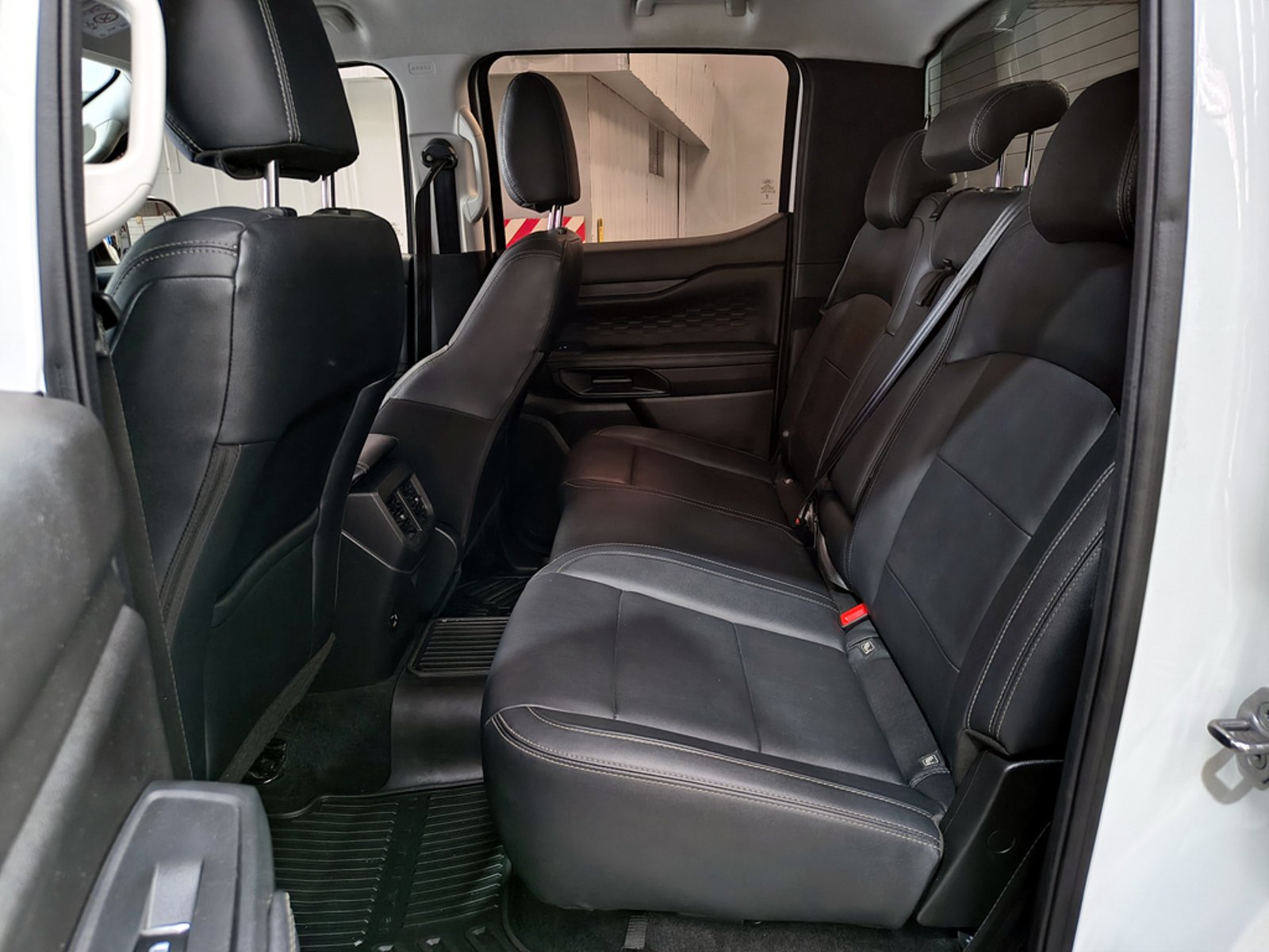 FORD RANGER 3.0 LTD DIESEL 4X4 DOB. CAB. AT 4P 2025 - Imagen 17 de 20