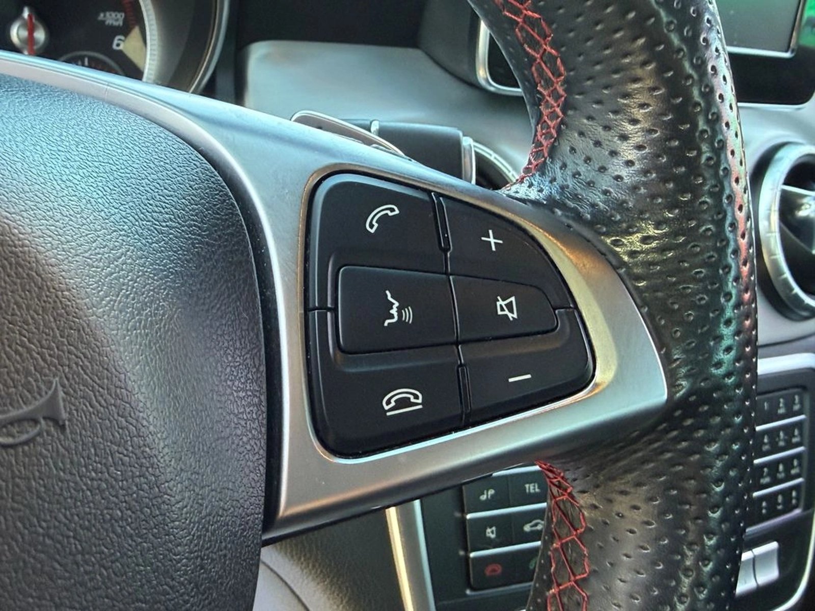 Mercedes-Benz CLA 220 2.1 DIESEL 4X2 AT 4P 2018 - Imagen 11 de 18