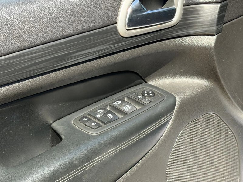 Jeep GRAND CHEROKEE 3.6 LAREDO AT 2021 - Imagen 8 de 14