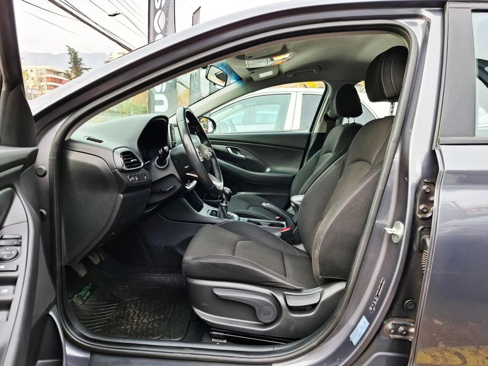 HYUNDAI I30 1.6 VALUE 2020 - Imagen 13 de 20