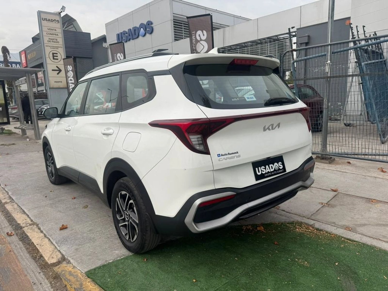 Kia CARENS 1.4 EX 2023 - Foto 3 de 12
