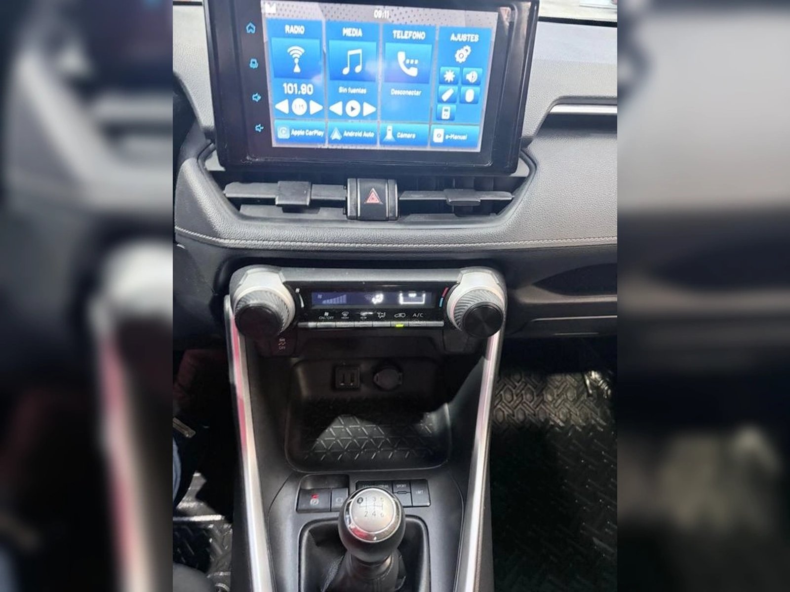 TOYOTA RAV4 LE 2022 - Imagen 8 de 17