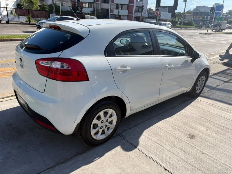 Kia RIO 5 1.4 EX 2014 - Imagen 4 de 11