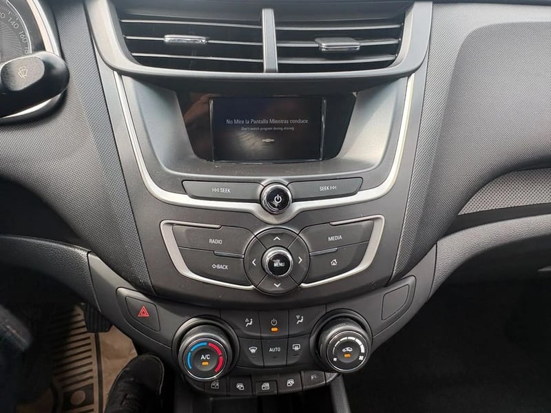 Chevrolet SAIL 1.5 4X2 MT 4P 2022 - Imagen 7 de 8