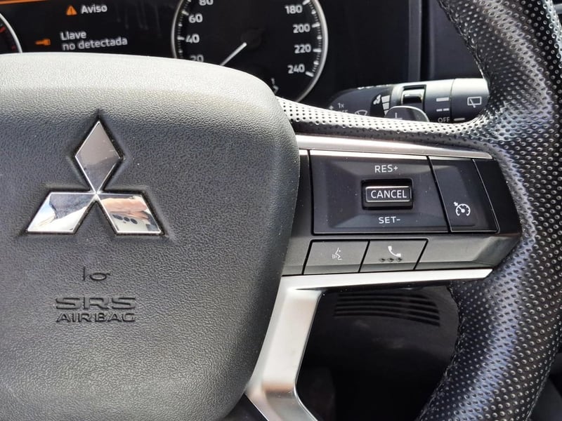 Mitsubishi OUTLANDER 2.5 2022 - Imagen 19 de 20