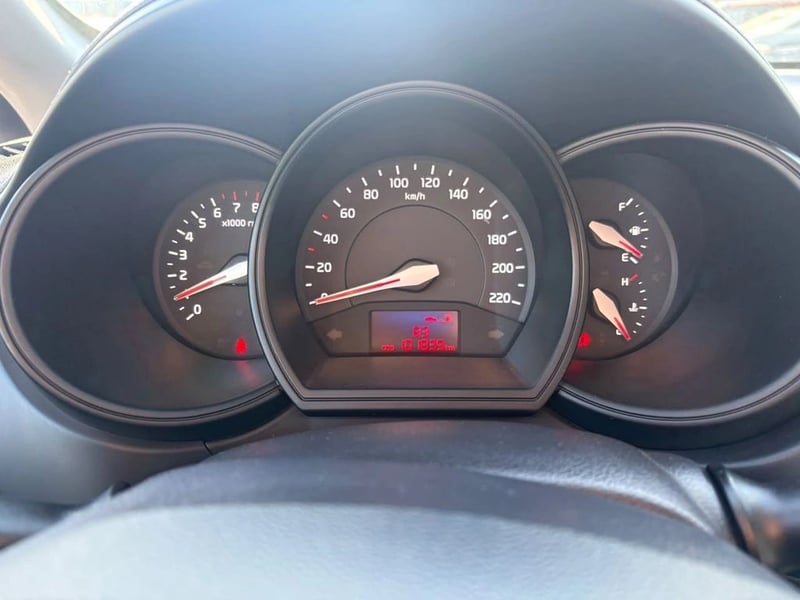 Kia RIO 5 1.4 EX 2014 - Imagen 7 de 11