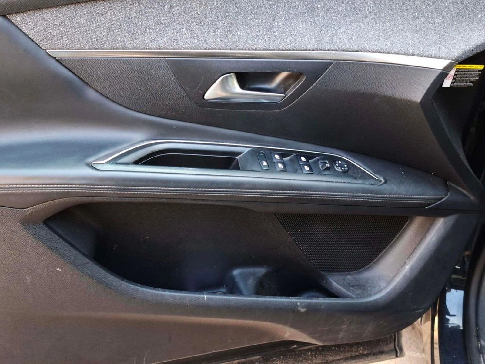 Peugeot 3008 1.5 ALLURE AT DIESEL 2019 - Imagen 9 de 20