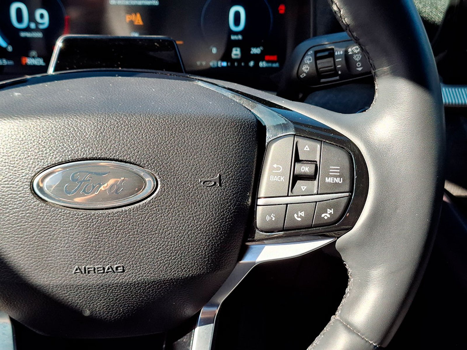 FORD EXPLORER 2.3 ECOBOOST PLATINUM 4WD 2025 - Imagen 13 de 20