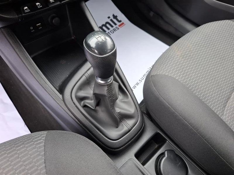 Hyundai VERNA 1.4 CB SEL 4X2 MT5 4P 2022 - Imagen 17 de 20