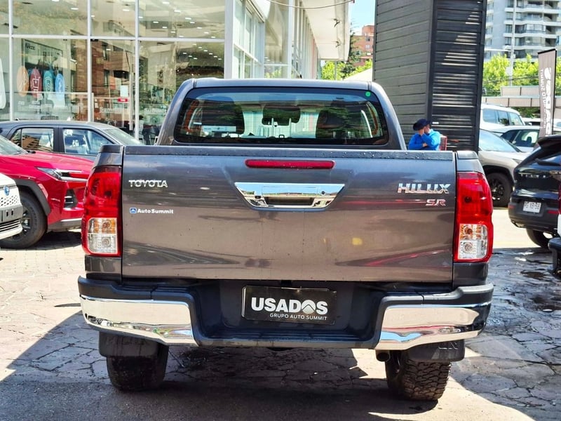 Toyota HILUX 2.4 SR 4X2 MT 2023 - Imagen 8 de 20