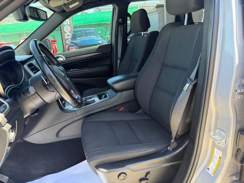 Jeep GRAND CHEROKEE 3.6 LAREDO AT 2021 - Imagen 9 de 14