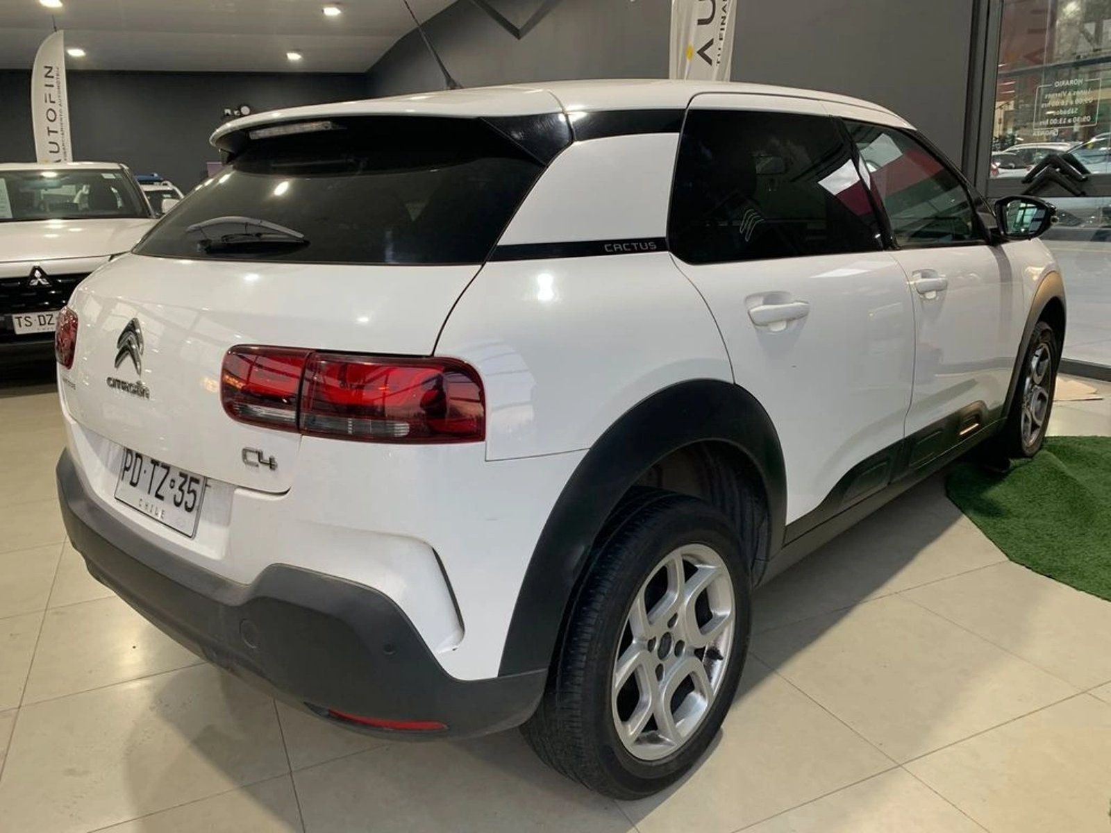 Citroën C4 CACTUS 1.5 CACTUS BLUEHDI 120 S&S FEEL AT DIESEL 2020 - Foto 4 de 9