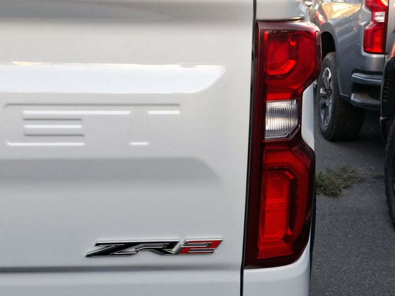 Chevrolet SILVERADO ZR2 6.2 CC  AT 4X4 2023 - Imagen 9 de 20