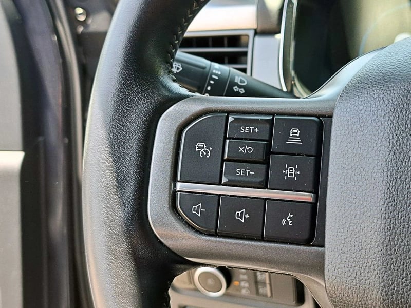 Ford F-150 LARIAT LUXURY 4X4 5.0 AT 2023 - Imagen 13 de 17