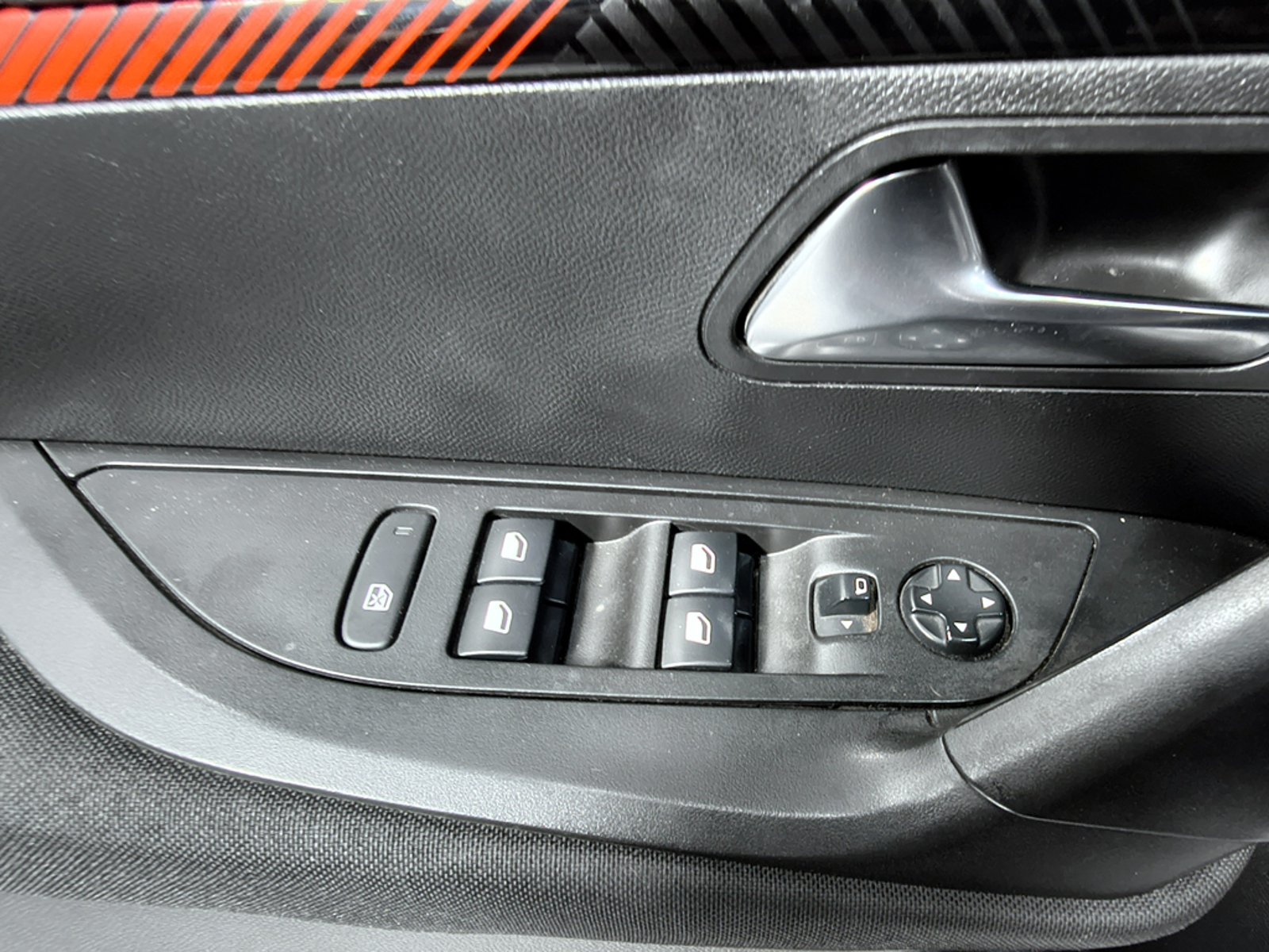 PEUGEOT 2008 BLUEHDI 100 TM 1.5 C/CADENA 2021 - Imagen 9 de 19