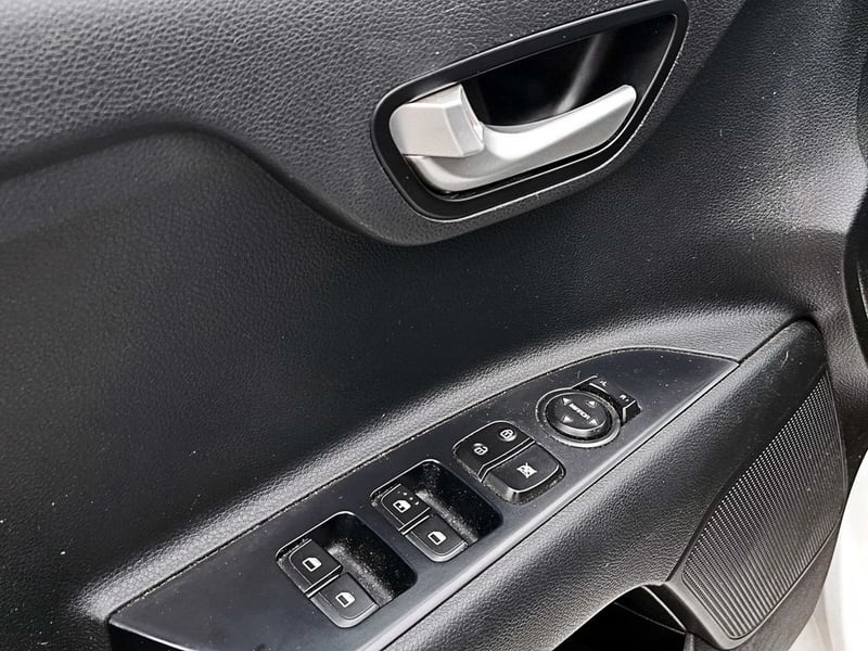 Kia RIO 4 LX 1.4 MT 2022 - Imagen 8 de 14