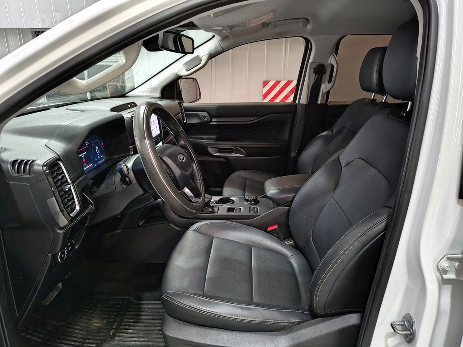 FORD RANGER 3.0 LTD DIESEL 4X4 DOB. CAB. AT 4P 2025 - Imagen 12 de 20
