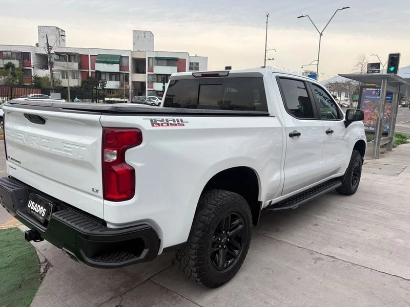 Chevrolet SILVERADO 5.3 LT TRAILBOSS Z71 4X4 AT 4P 2022 - Imagen 6 de 12