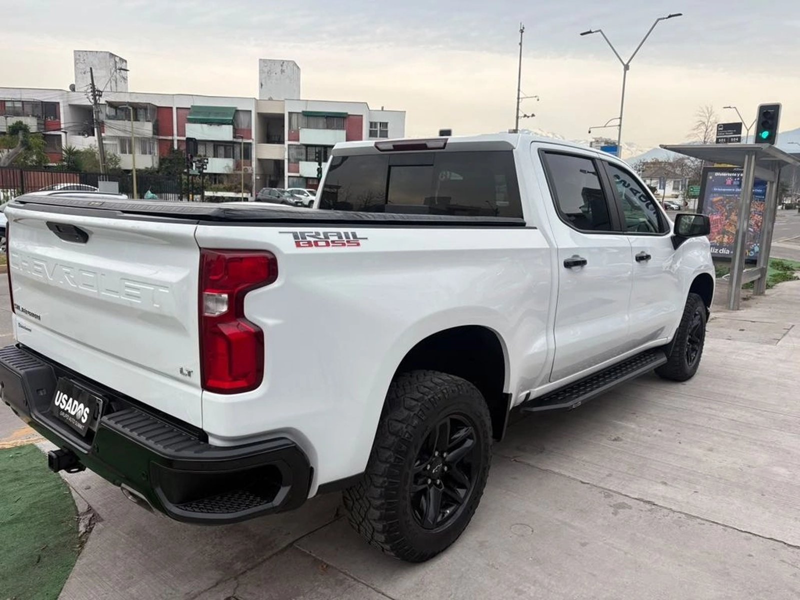 Chevrolet SILVERADO 5.3 LT TRAILBOSS Z71 4X4 AT 4P 2022 - Foto 5 de 11