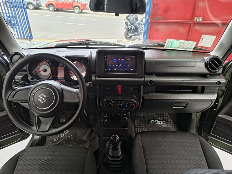 Suzuki JIMNY GL 1.5 2023 - Imagen 13 de 18