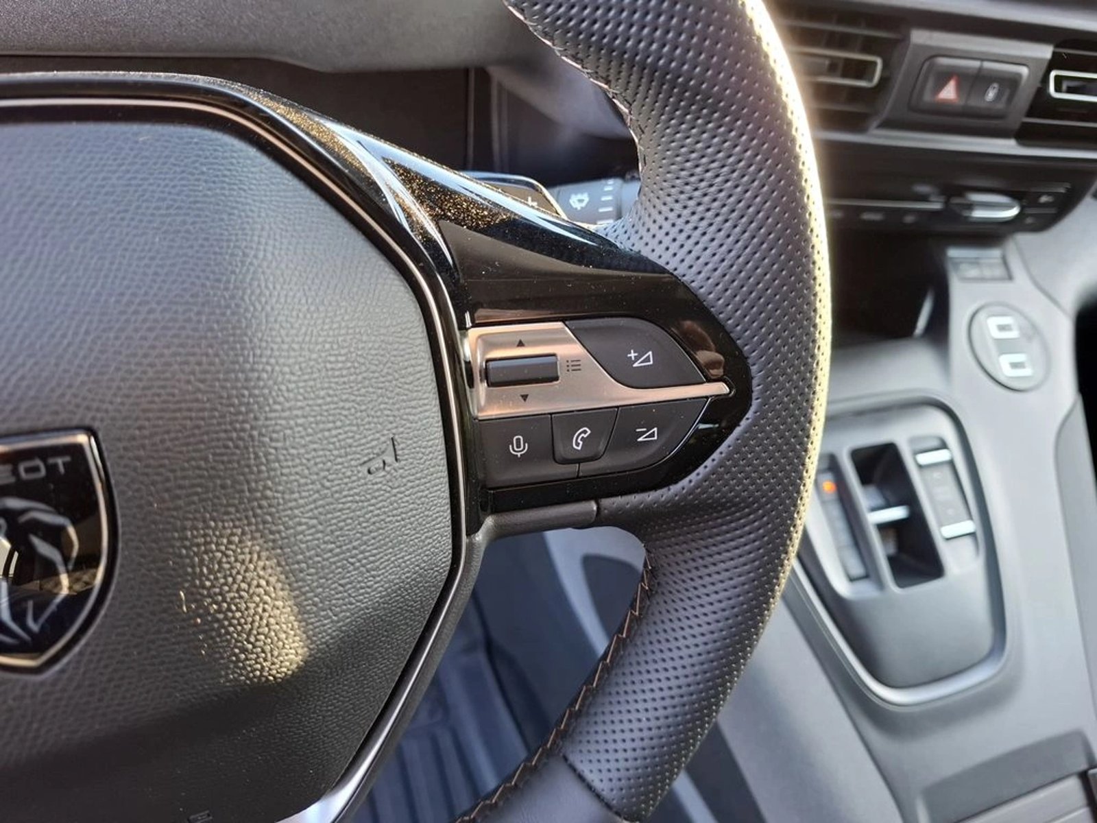 Peugeot RIFTER ALLURE 4X2 1.5 AUT 2026 - Imagen 15 de 20