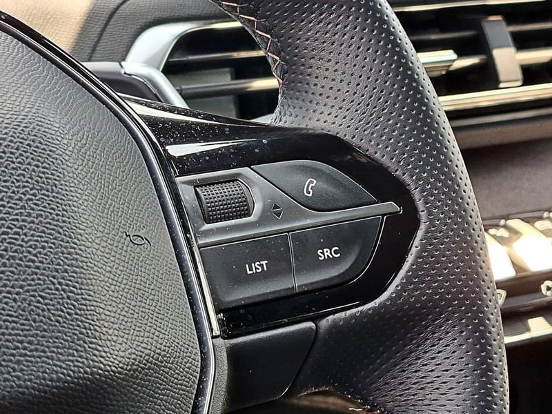 Peugeot 3008 1.6 GT 4X2 EAT6 5P 2023 - Imagen 15 de 17