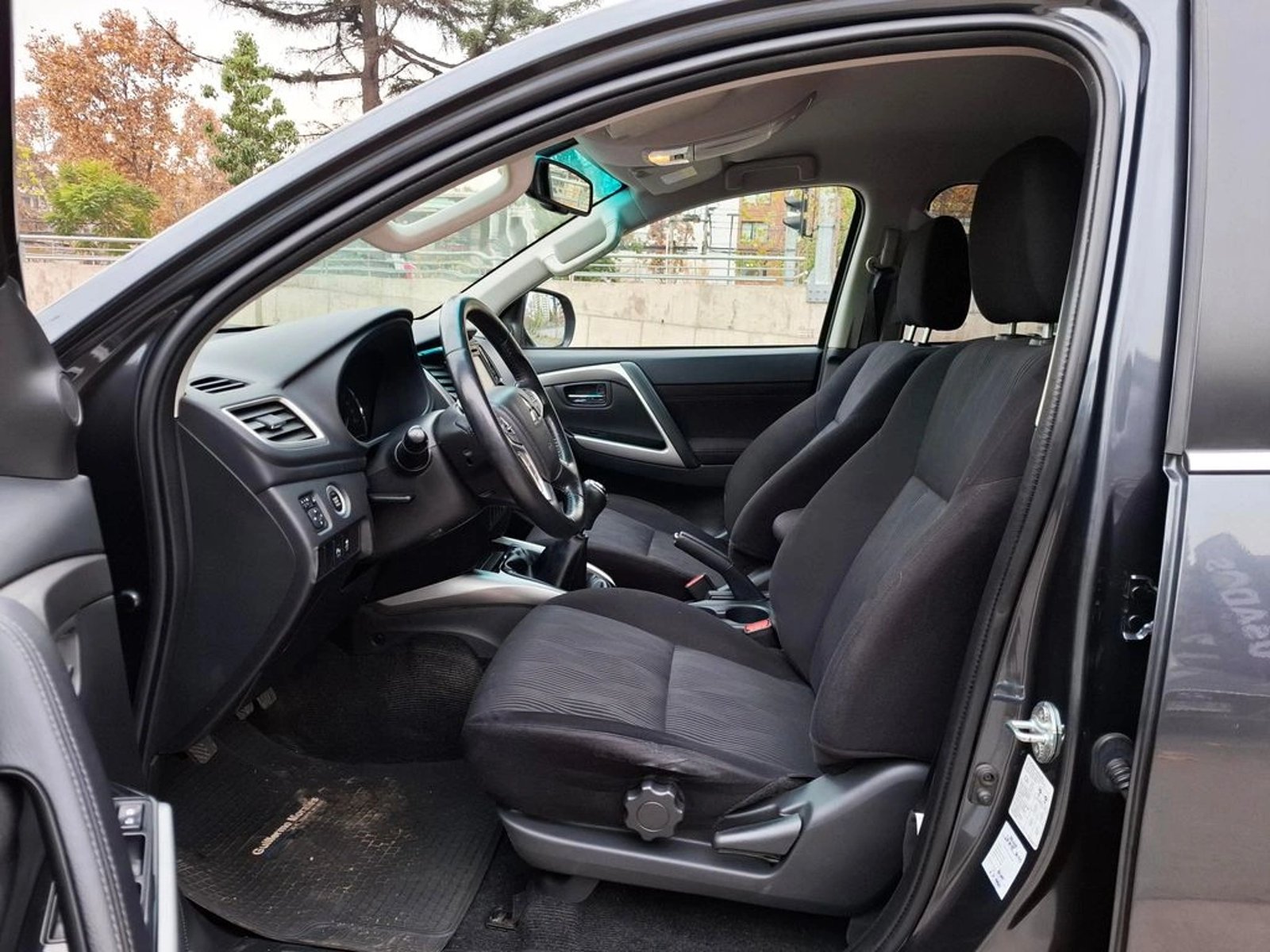 MITSUBISHI MONTERO SPORT 2.4 DIESEL 4X2 MT 5P 2021 - Imagen 13 de 20