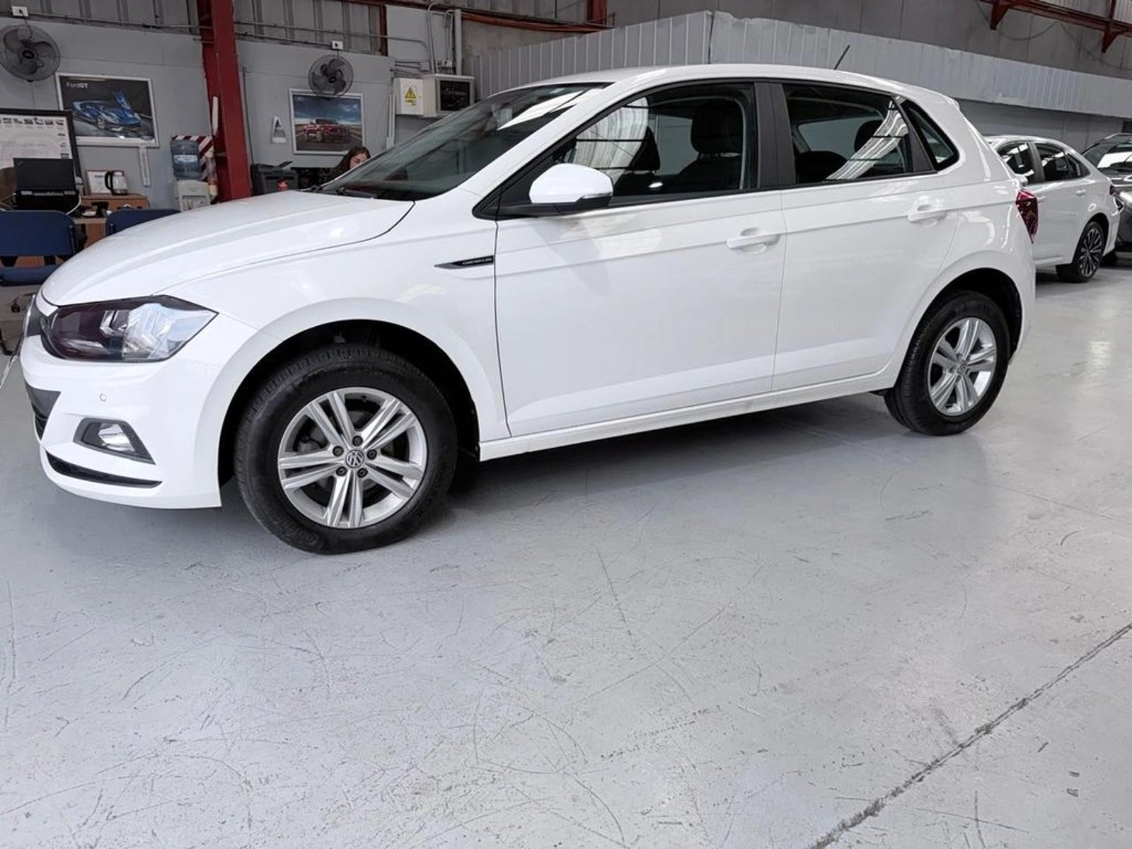Volkswagen POLO 1.6 COMFORTLINE 4X2 HB MT 5P 2023 - Foto 5 de 16
