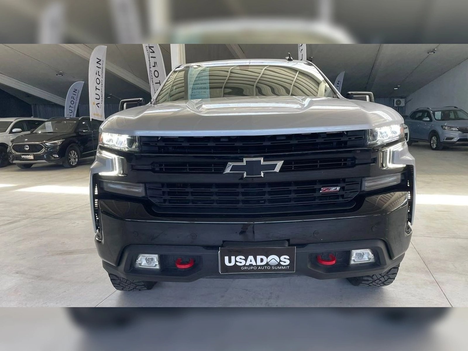 Chevrolet SILVERADO 5.3 LT TRAILBOSS Z71 4X4 AT 4P 2022 - Foto 2 de 14