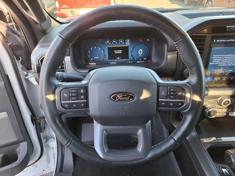 Ford F-150 LARIAT BLACK 4X4 5.0 2025 - Imagen 16 de 20