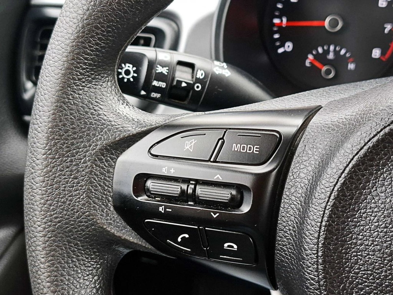 Kia RIO 5 1.4 EX FULL MT 2022 - Imagen 13 de 18