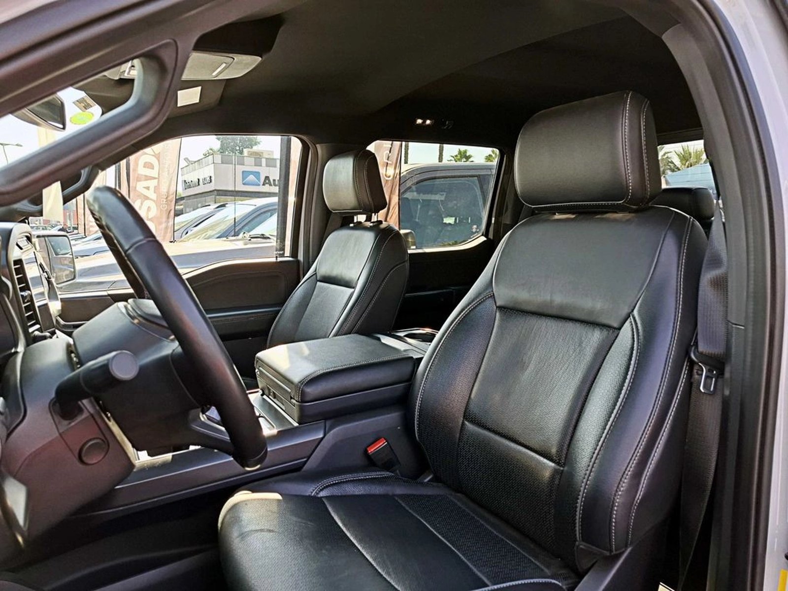 FORD F-150 LARIAT SPORT 4X4 AUT 2025 - Imagen 13 de 20