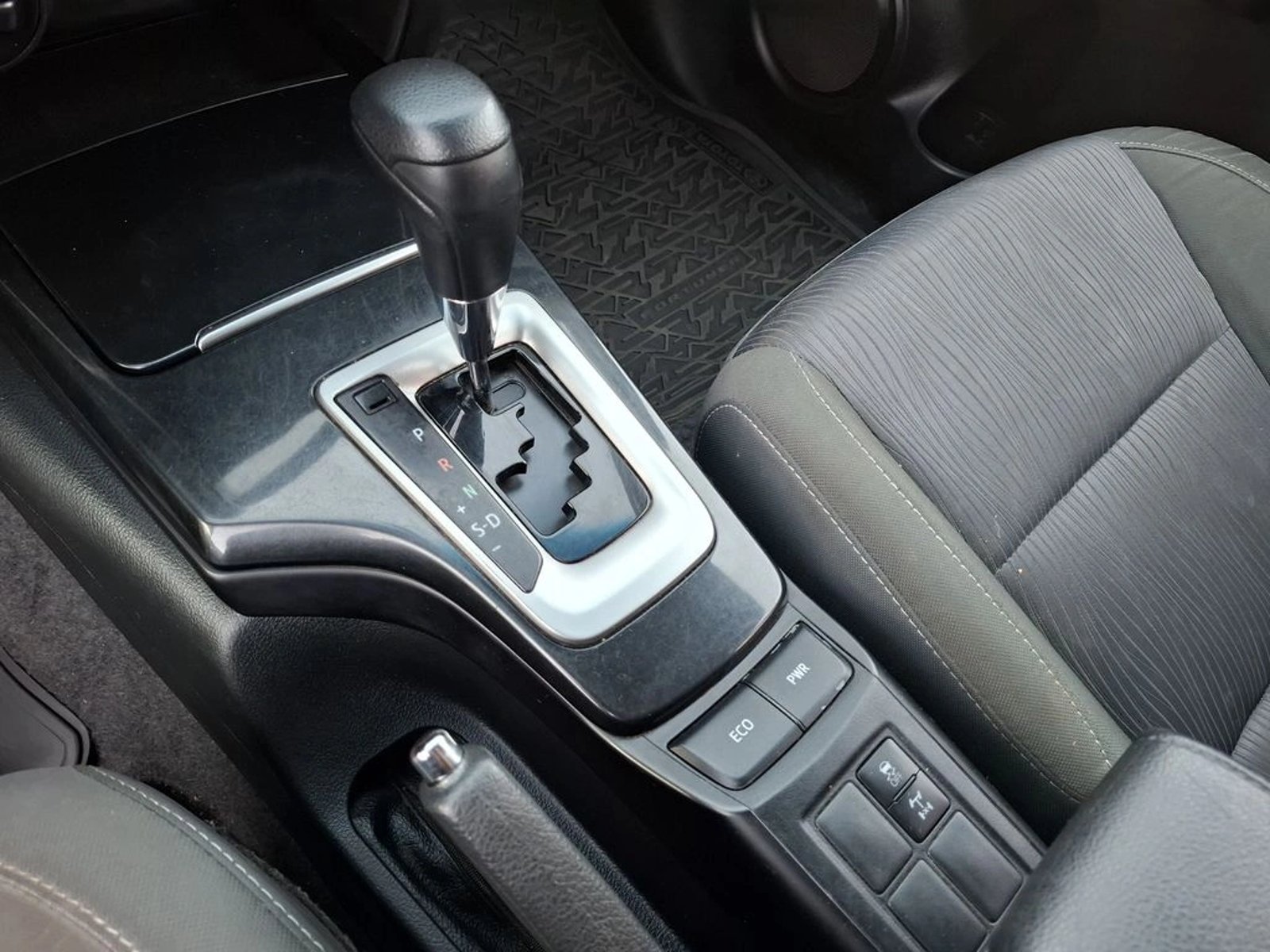 TOYOTA FORTUNER 2.8 SR5 TDI DIESEL 4X4 AT 5P 2022 - Imagen 18 de 20