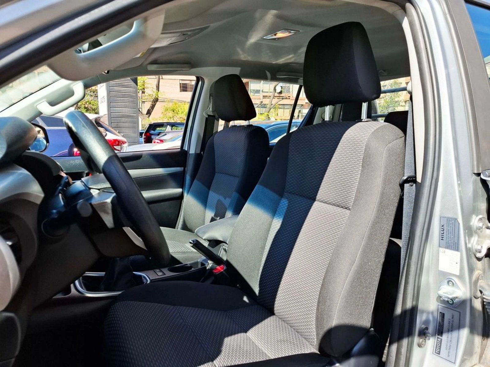 Toyota HILUX 2.4 SR MT 4x2 2022 - Imagen 16 de 20