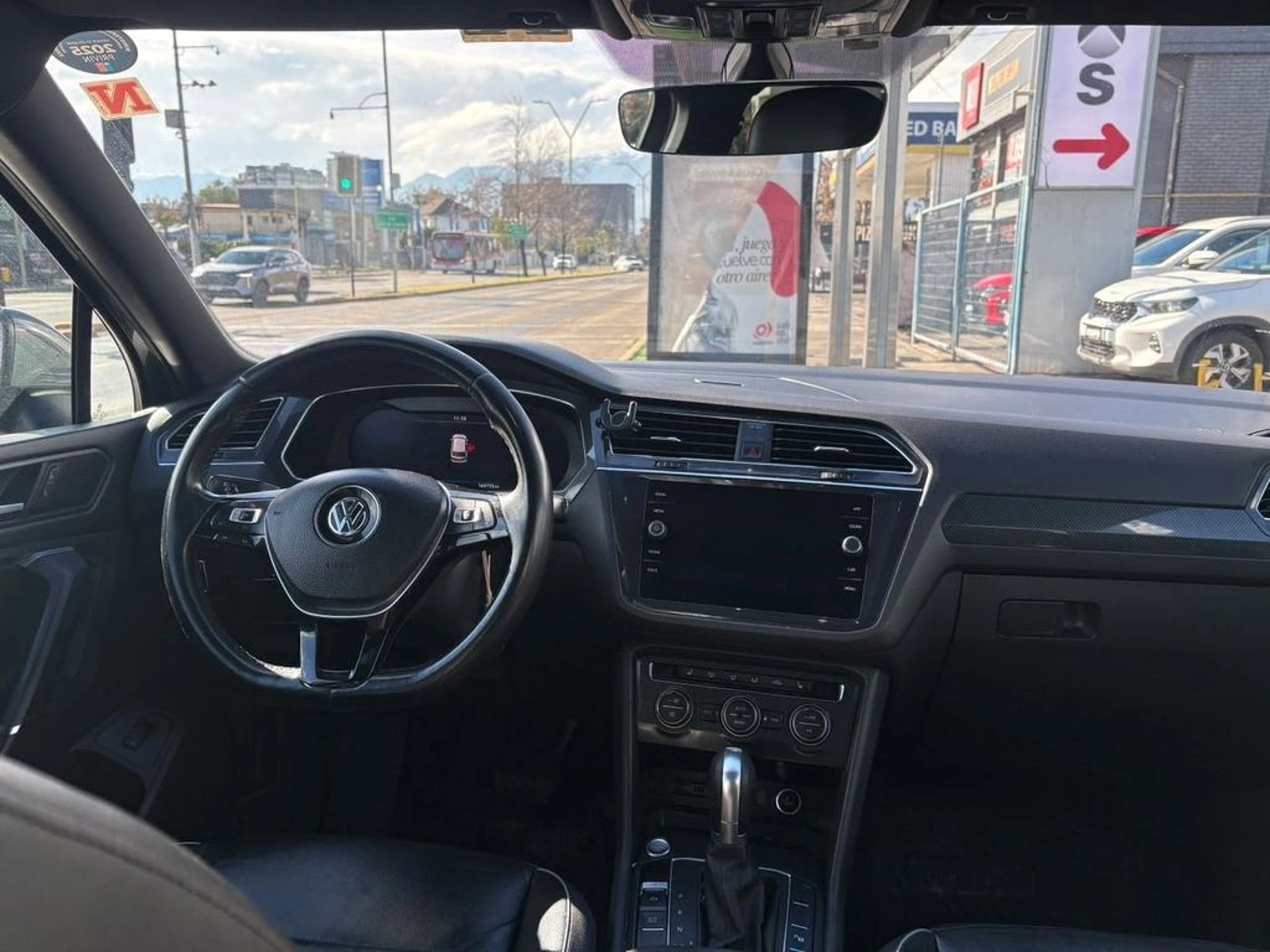 Volkswagen TIGUAN 2.0 TDI COMFORTLINE 4M 5P AT 4X4 DIESEL 2019 - Imagen 8 de 13