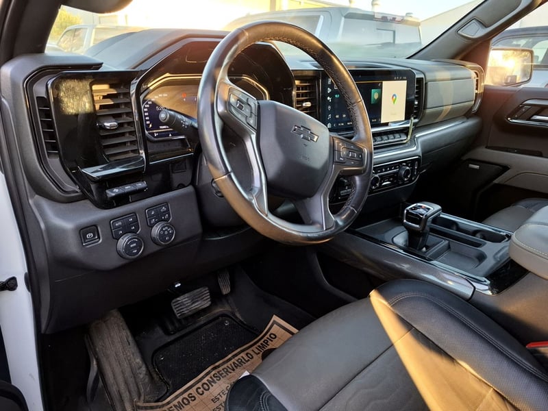 Chevrolet SILVERADO ZR2 6.2 CC  AT 4X4 2023 - Imagen 12 de 20