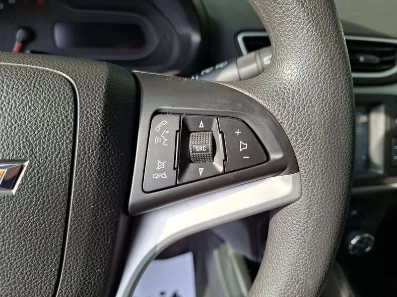 Chevrolet ONIX 1.4 LT 4X2 HB MT 5P 2019 - Imagen 12 de 17