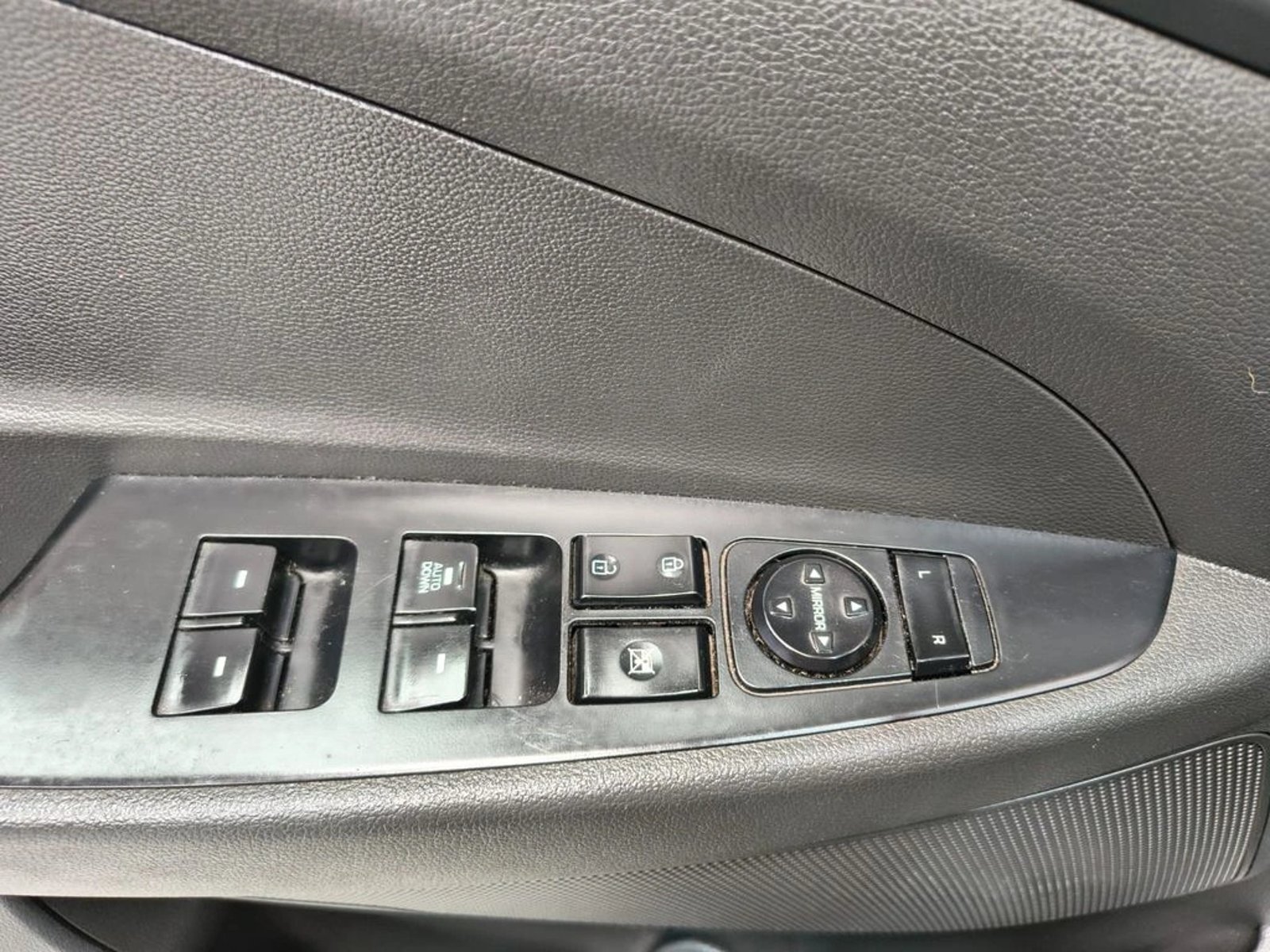 HYUNDAI TUCSON 2.0 PLUS 2WD MT 5P 2019 - Imagen 19 de 20