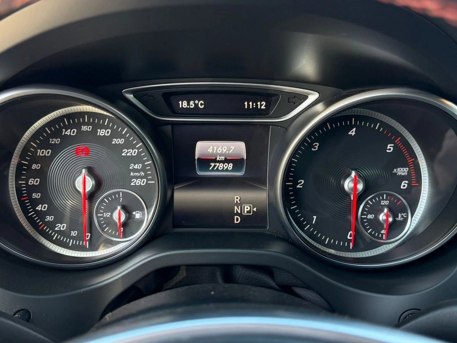 Mercedes-Benz CLA 220 2.1 DIESEL 4X2 AT 4P 2018 - Imagen 13 de 18