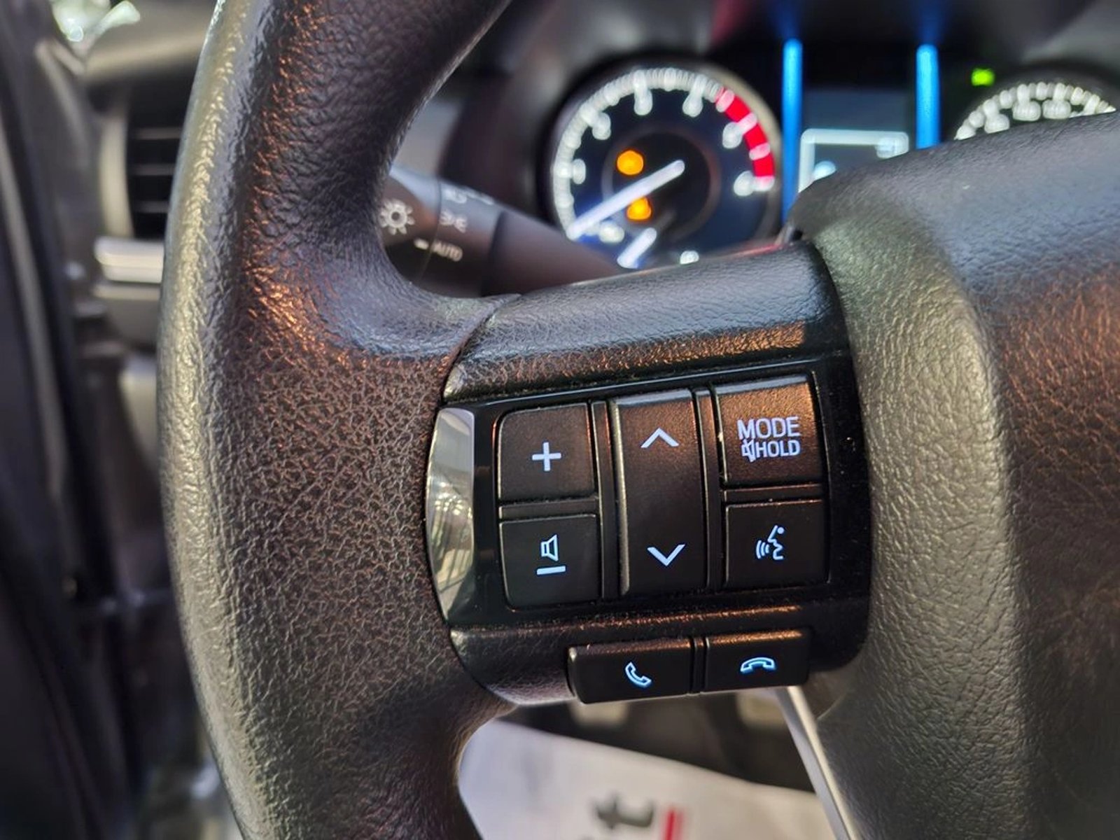 TOYOTA FORTUNER 2.8 SR5 TDI MT 4X4 DIESEL 2024 - Imagen 15 de 20