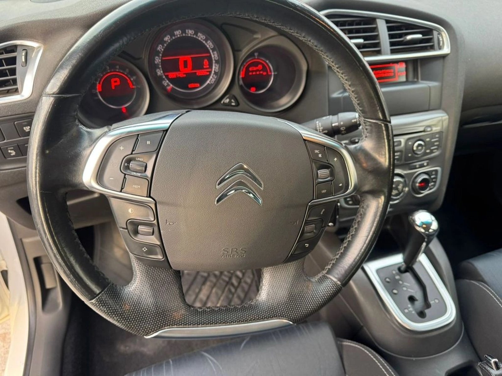CITROEN C4 1.6 VTI SEDUCTION 4X2 MT 5P 2013 - Imagen 6 de 11