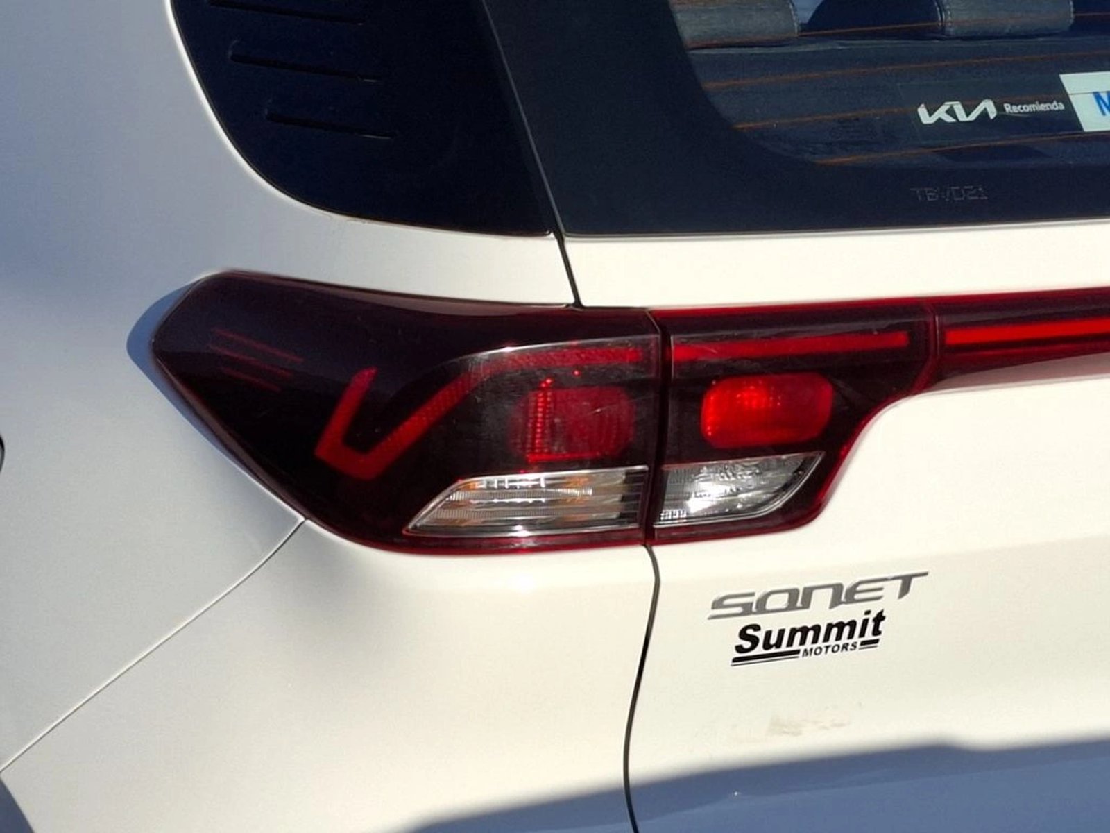 Kia SONET 1.5 EX 4X2 RI 6MT 5P 2024 - Imagen 10 de 20