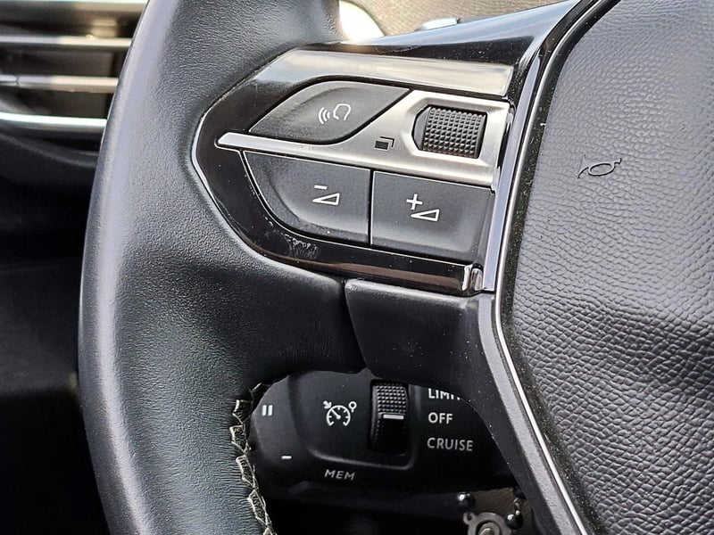 Peugeot 3008 1.6 ALLURE 4X2 165 EAT6 5P 2022 - Imagen 12 de 16
