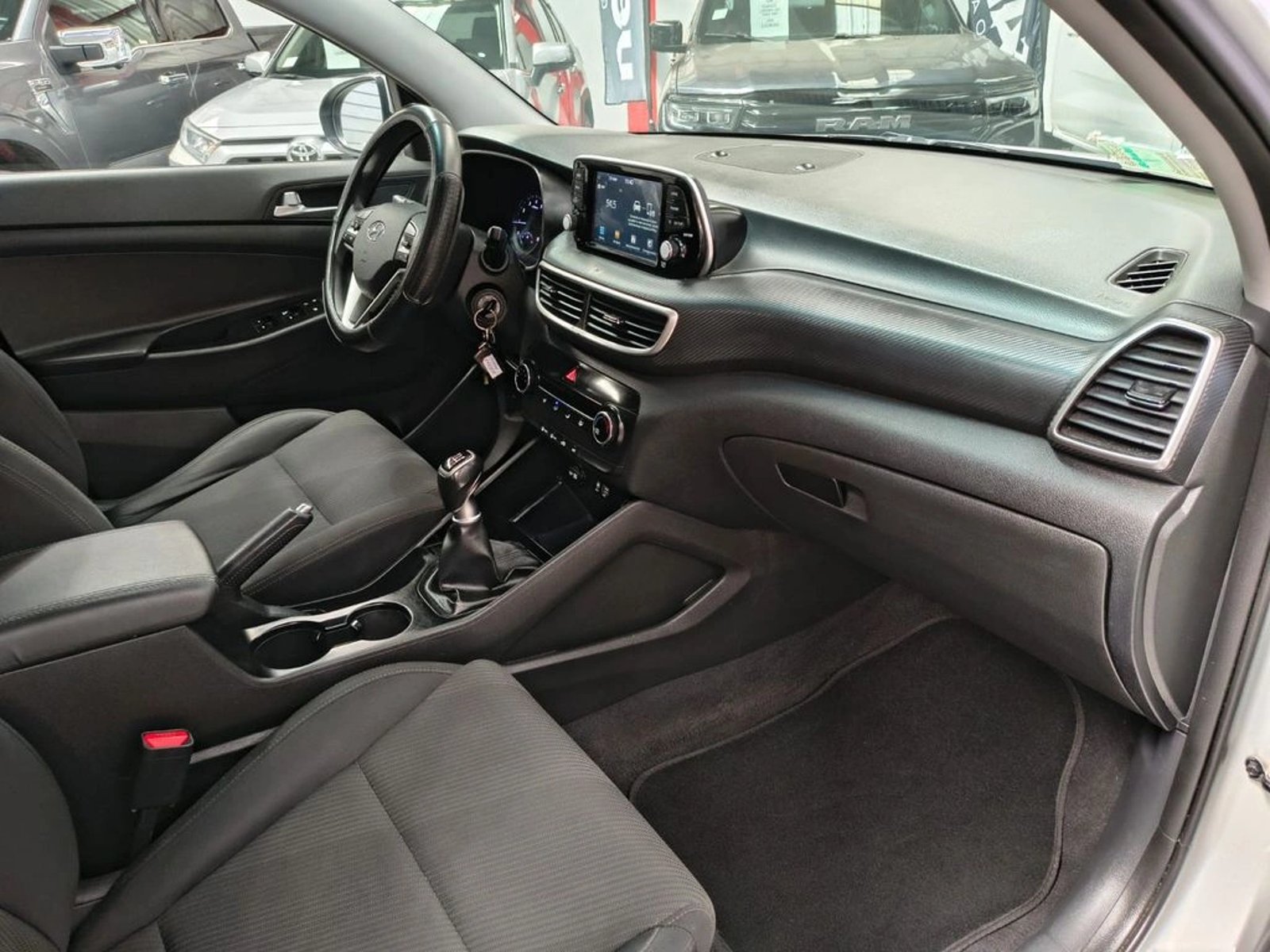 HYUNDAI TUCSON 2.0 PLUS 2WD MT 5P 2019 - Imagen 6 de 20