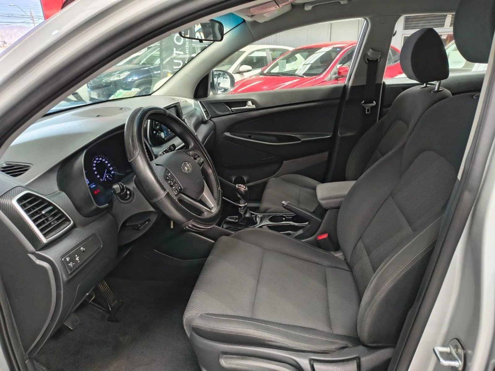 HYUNDAI TUCSON 2.0 PLUS 2WD MT 5P 2019 - Imagen 17 de 20