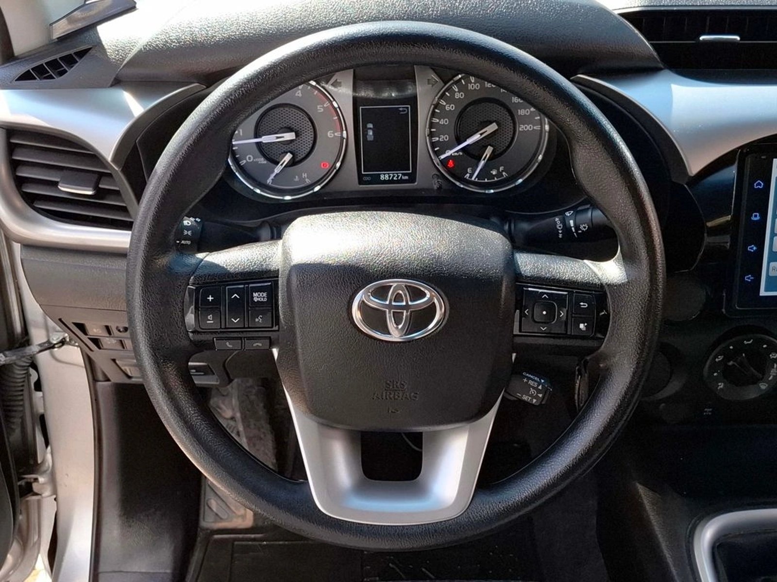 Toyota HILUX 2.4 SR MT 4x2 2022 - Imagen 18 de 20
