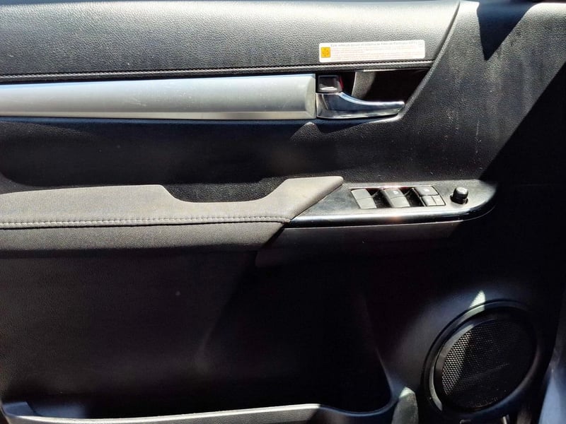 Toyota HILUX 2.4 SR 4X2 MT 2023 - Imagen 11 de 20