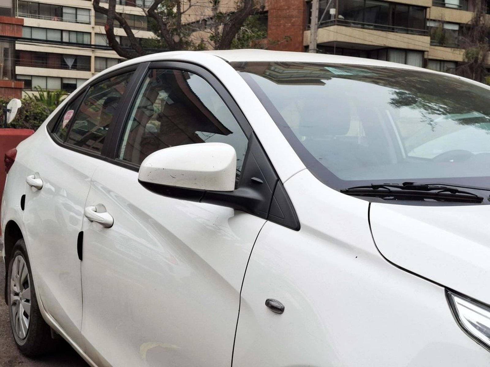Toyota YARIS SEDAN 1.5 2022 - Imagen 4 de 20