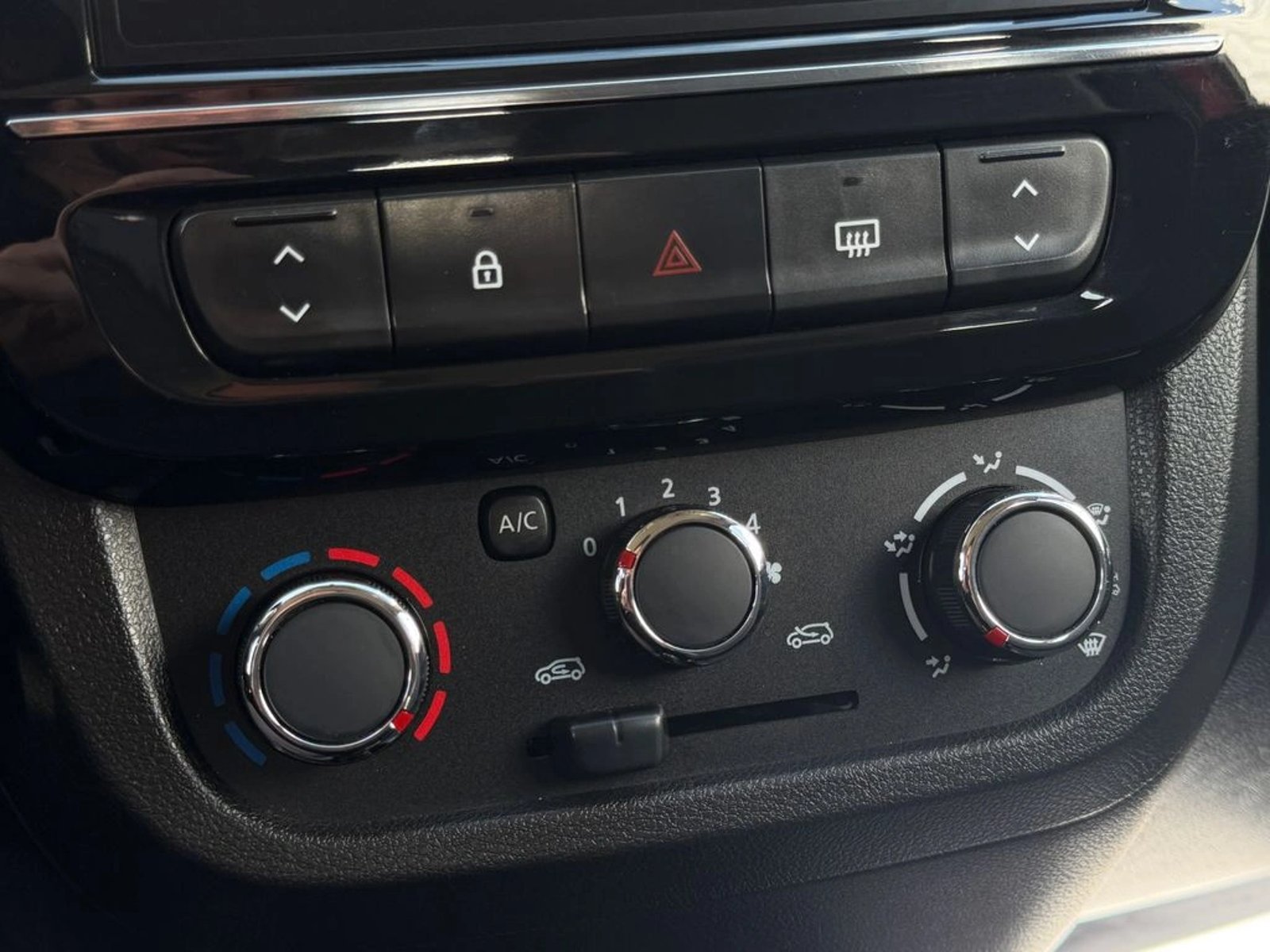 Renault KWID 1.0 ZEN 4X2 HB MT 5P 2023 - Imagen 13 de 18