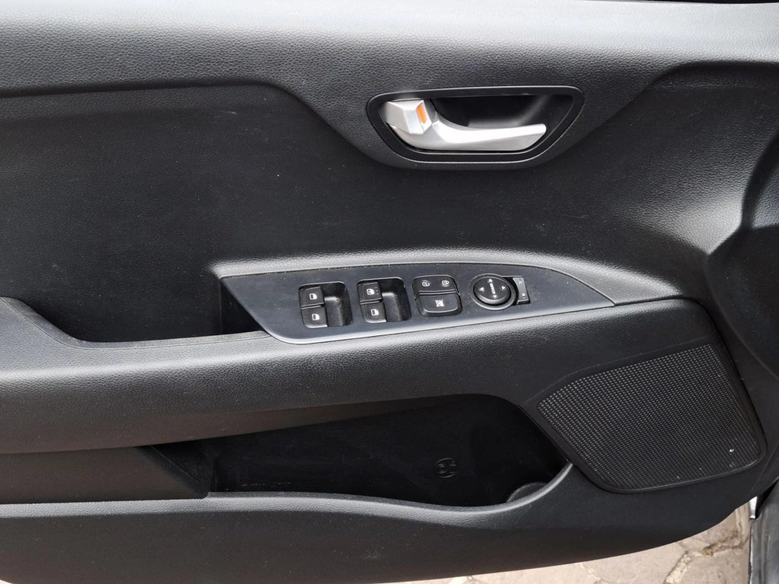 KIA RIO 5 1.4 2023 - Imagen 12 de 20